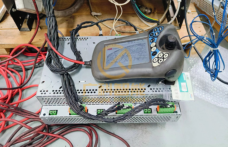 維修ABB操作手柄DSQC679 3HAC028357-001 維修ABB操作手柄DSQC679 3HAC028357-001